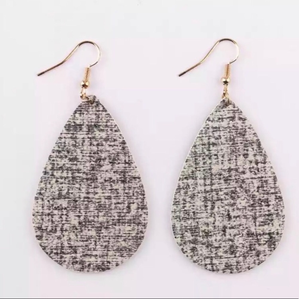 💥3/$15💥Black/White Faux Leather Teardrops
